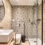 Doms Boutique Living ホテル 4*