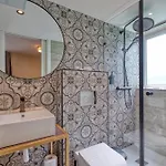 ホテル Doms Boutique Living 4*