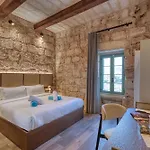 Doms Boutique Living 4*