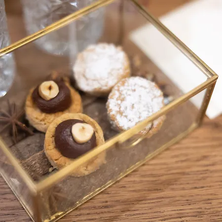 Doms Boutique Living ホテル 4*